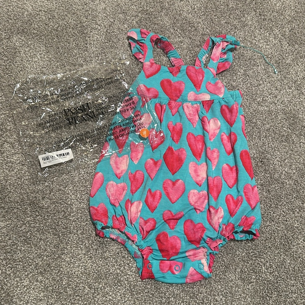 Posh peanut‎ discontinued sold out print queen of hearts capsleeve bubble romper